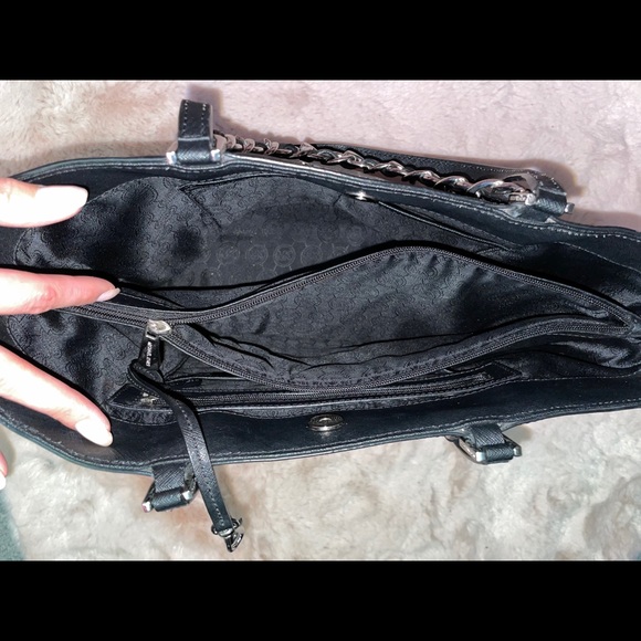 Micheal Kors purse - Picture 5 of 12